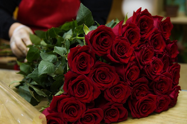 プロポーズのフラワーギフトをはじめ特別なシーンに花を贈るならプリザーブドフラワー専門店【DR Style】へ～言葉にならない感謝と愛情を伝えるなら「深紅のローズブーケ」を～